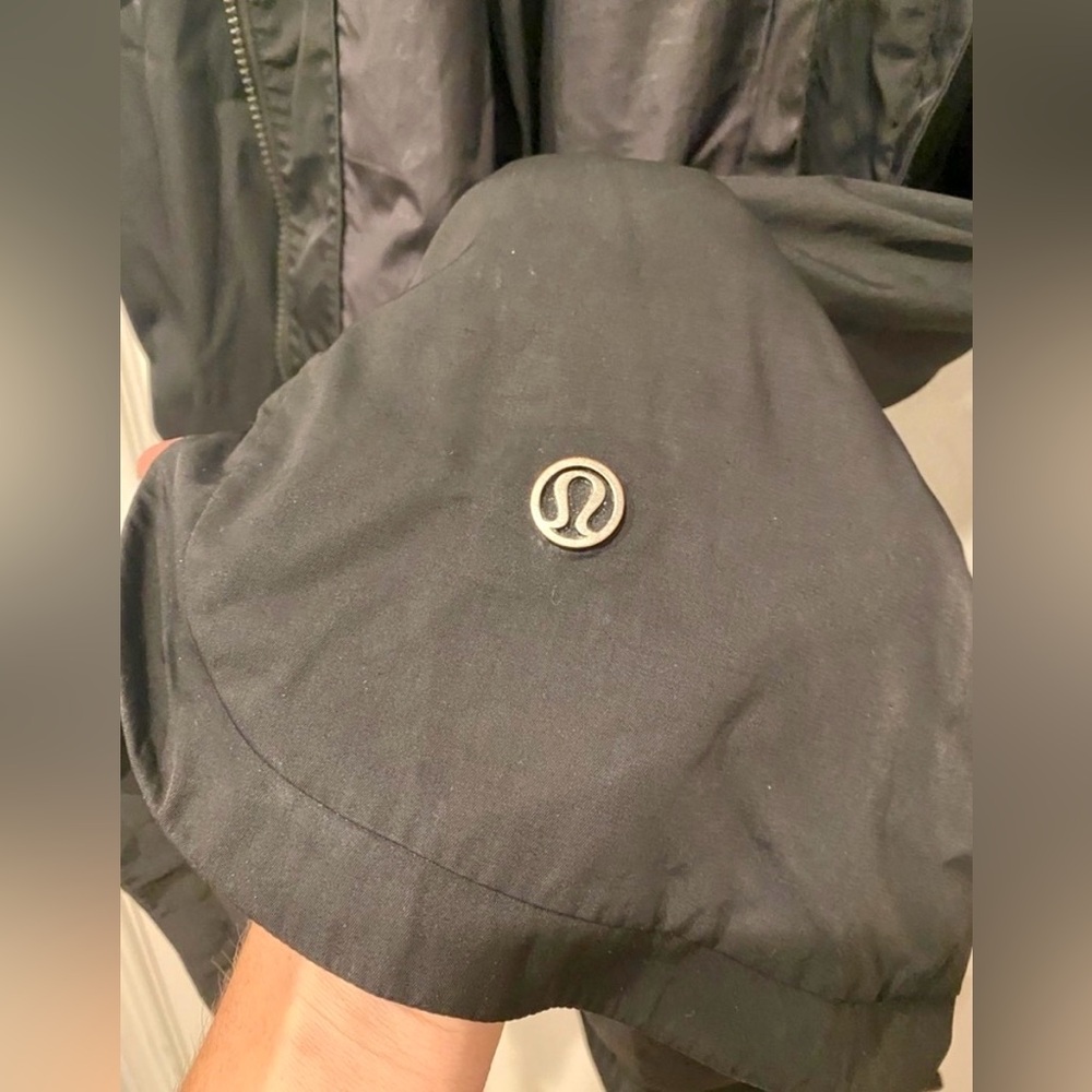 Lululemon Black “Definitely Raining” Jacket - Size 4 - Picture 9 of 15